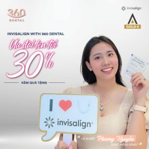 khách hàng nhận khay invisalign tại nha khoa 360 dental